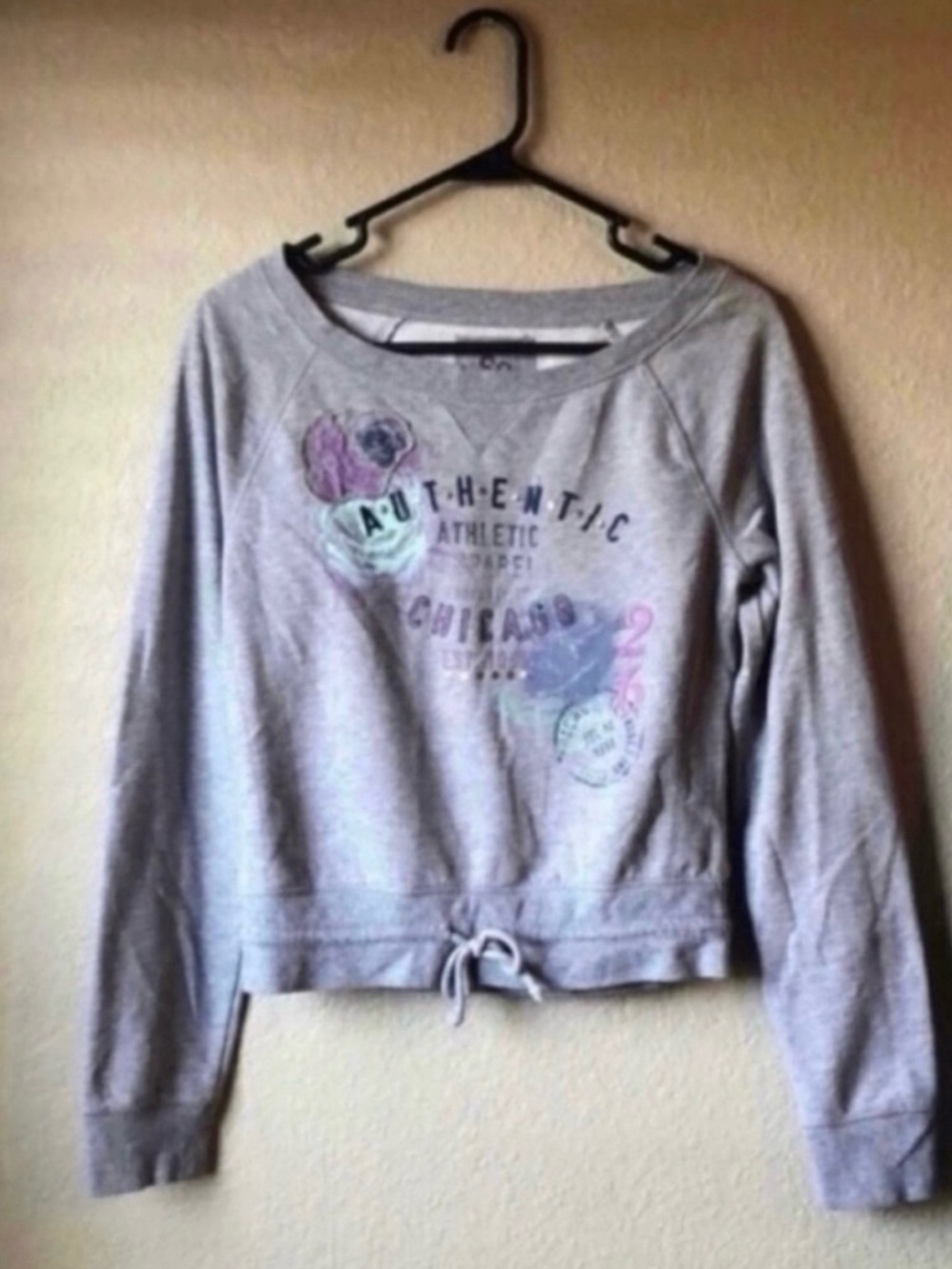 SO Sweatshirt Women’s Vintage Y2K Gray Graphic Cropped Fleece Top Juniors Medium